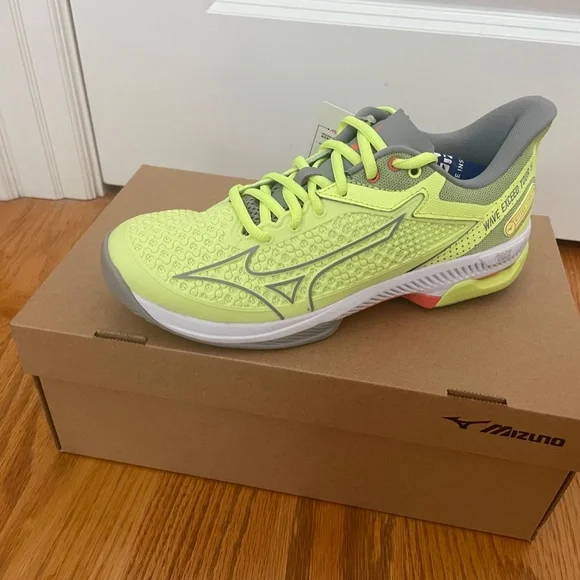 Wave Women's Exceed Tour 5 AC Tennis Shoes from Mizuno - Picture 2 of 10